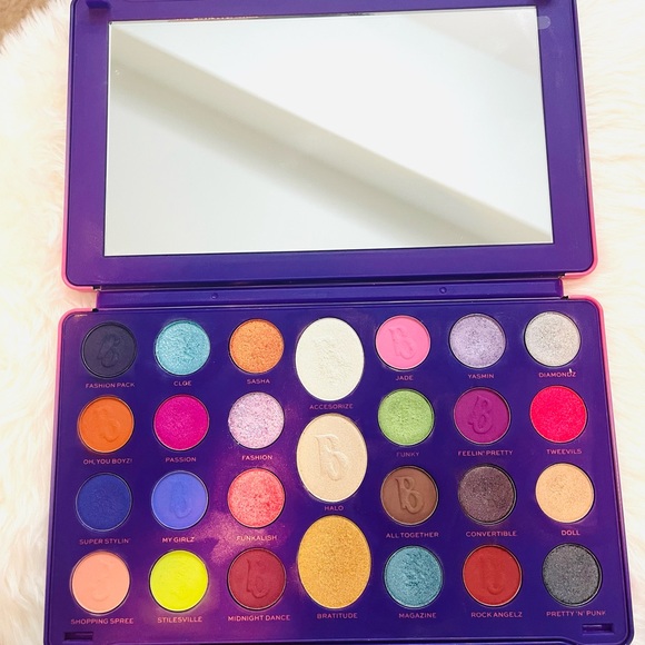 Sold Out! Makeup Revolution Bratz Collection - Picture 3 of 5